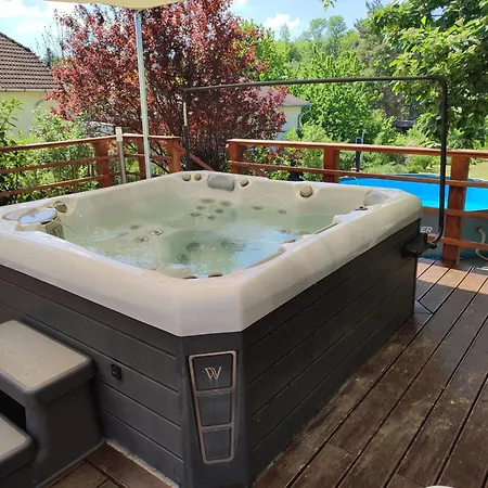 別荘 Cinegefeszek Nyaralohaz *