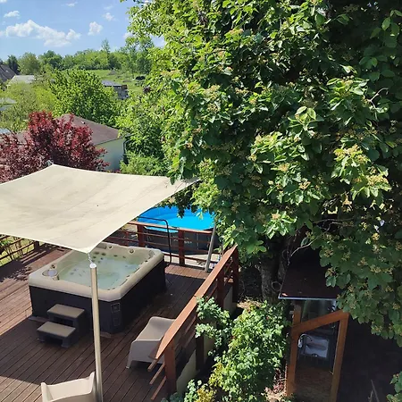 Cinegefeszek Nyaralohaz 別荘