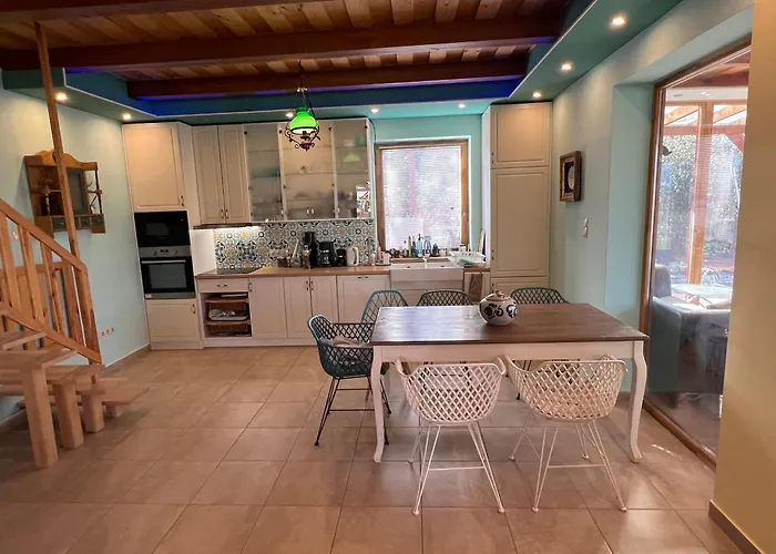 Cinegefeszek Nyaralohaz