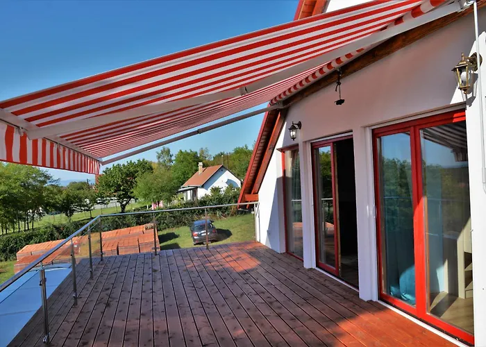 Cinegefeszek Nyaralohaz Siofok