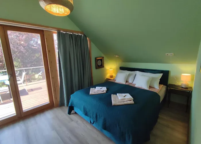 Cinegefeszek Nyaralohaz * שיופוק